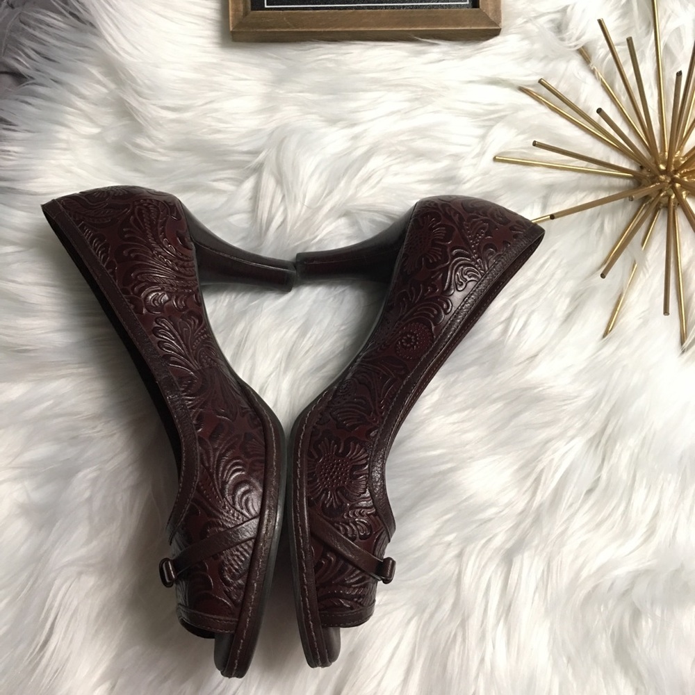 Nurture Leather Embossed Heels 👠 - Picture 3 of 8